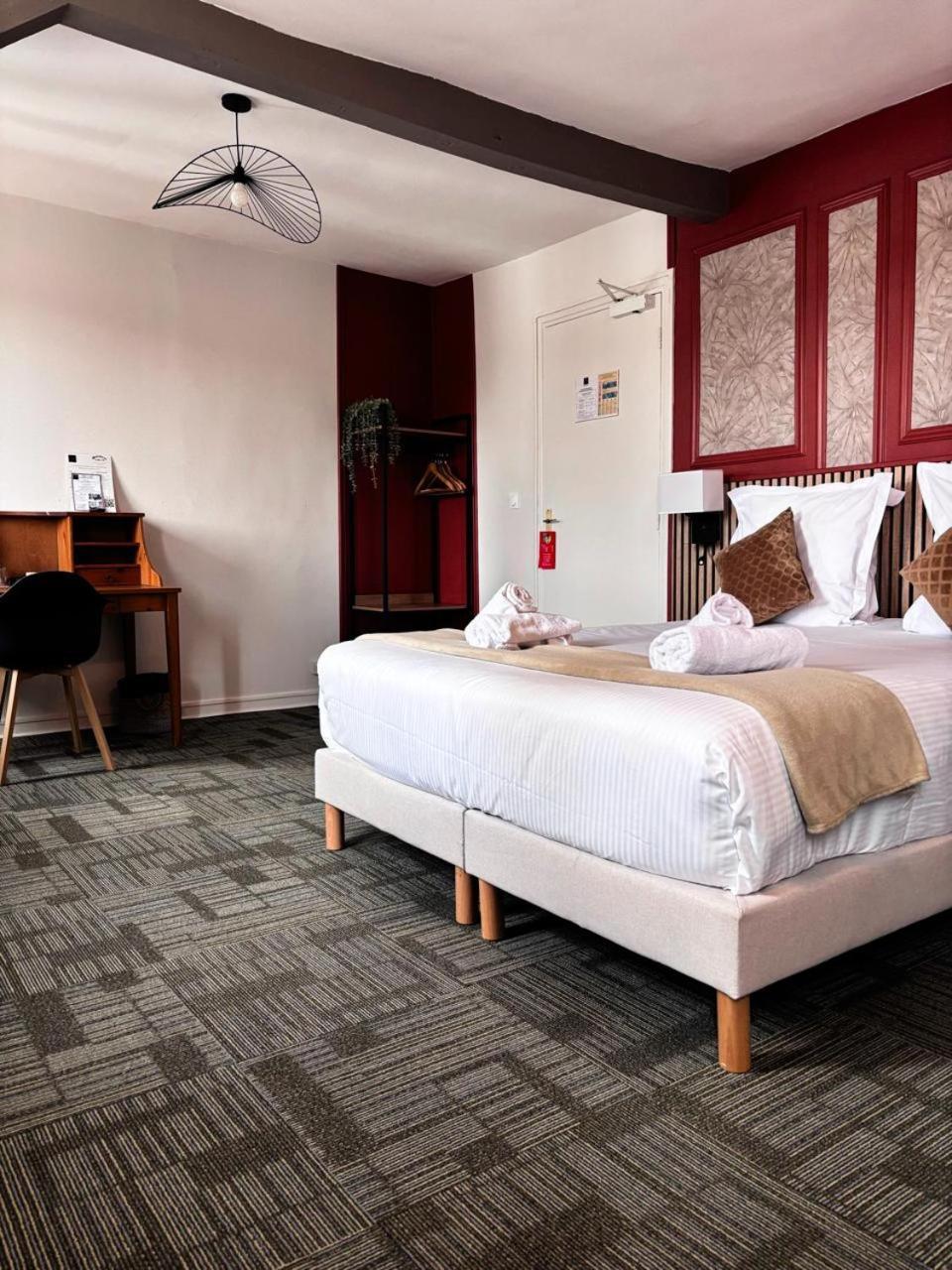Hotel Le Lion D'Or بيرناي المظهر الخارجي الصورة